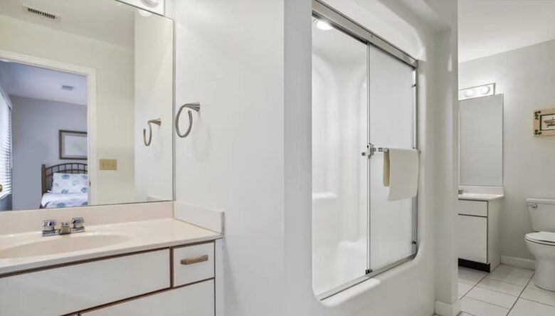 Classic Duck Beach Cottage | Walk to Beach & Boardwalk - Duck, North Carolina