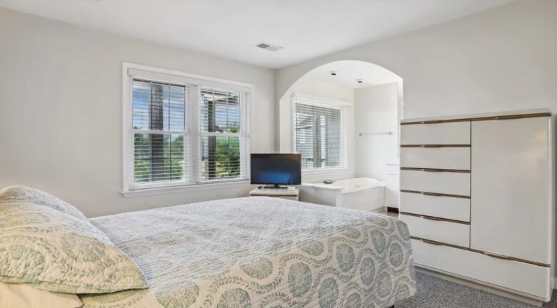 Classic Duck Beach Cottage | Walk to Beach & Boardwalk - Duck, North Carolina