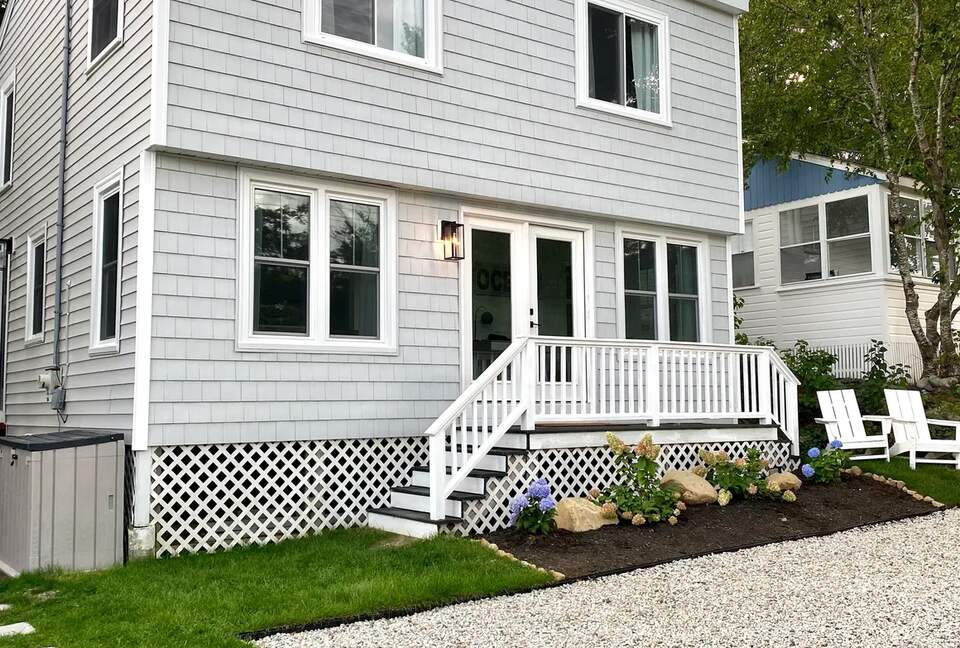 Modern York Beach Retreat | 400 Steps to Long Sands - York Beach, Maine