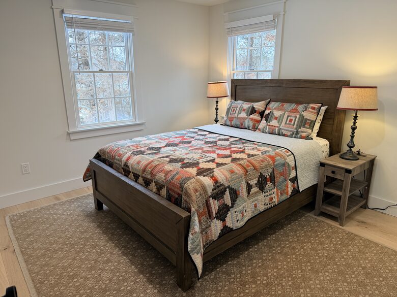 First floor en-suite queen bedroom