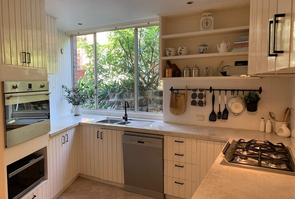 1930s Garden Townhouse Steps to the Yarra River - South Yarra, Australia