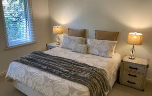 1930s Garden Townhouse Steps to the Yarra River - South Yarra, Australia