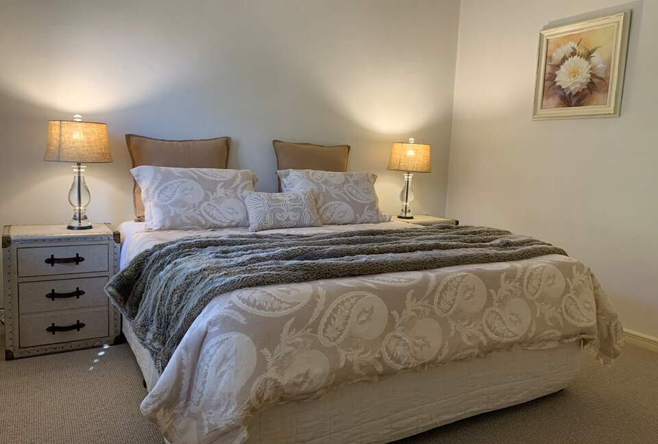 1930s Garden Townhouse Steps to the Yarra River - South Yarra, Australia