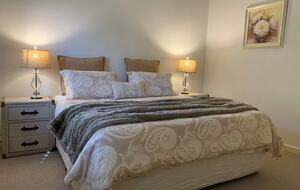 1930s Garden Townhouse Steps to the Yarra River - South Yarra, Australia