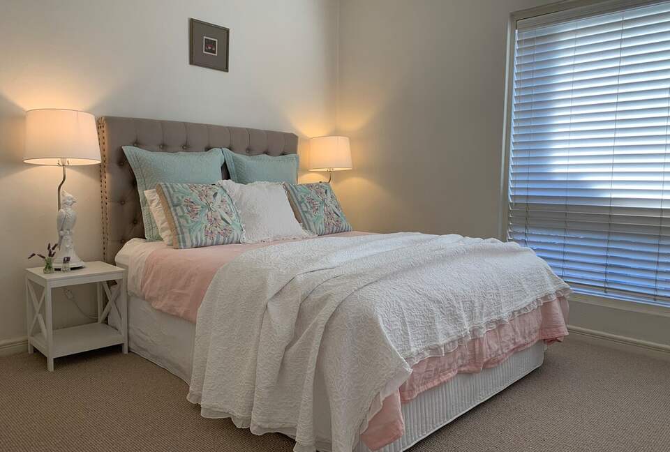 1930s Garden Townhouse Steps to the Yarra River - South Yarra, Australia