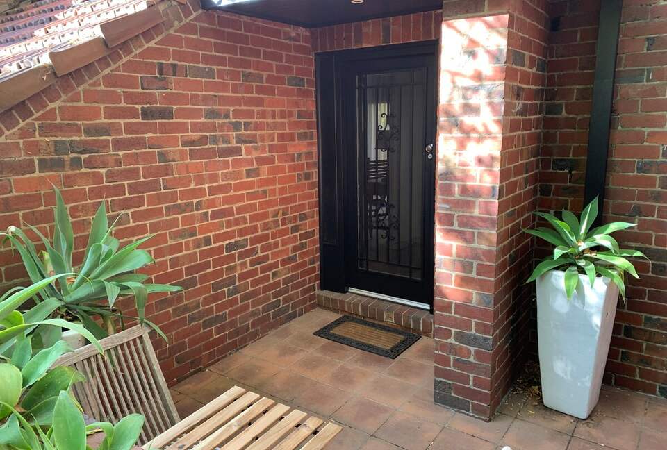 1930s Garden Townhouse Steps to the Yarra River - South Yarra, Australia