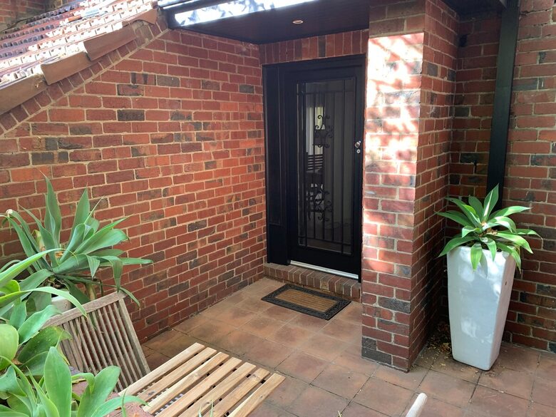 1930s Garden Townhouse Steps to the Yarra River - South Yarra, Australia