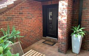 1930s Garden Townhouse Steps to the Yarra River - South Yarra, Australia