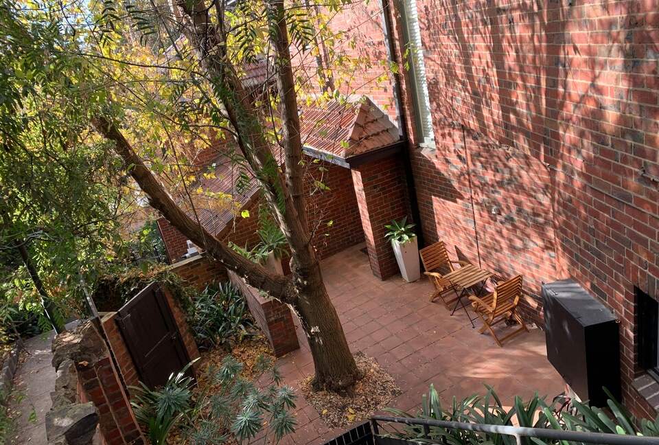 1930s Garden Townhouse Steps to the Yarra River - South Yarra, Australia