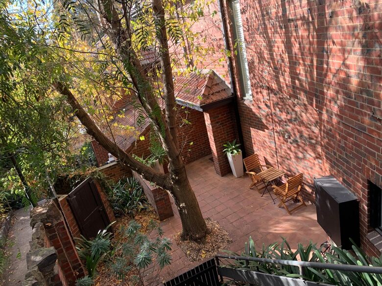 1930s Garden Townhouse Steps to the Yarra River - South Yarra, Australia