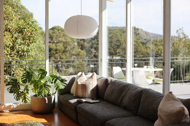 Midcentury Esmond Dorney Home with Sandy Bay Outlook - Sandy Bay, Australia