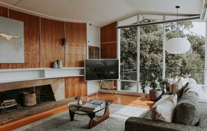 Midcentury Esmond Dorney Home with Sandy Bay Outlook - Sandy Bay, Australia