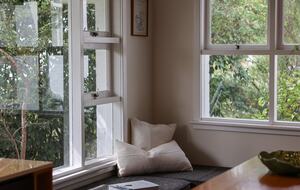 Midcentury Esmond Dorney Home with Sandy Bay Outlook - Sandy Bay, Australia