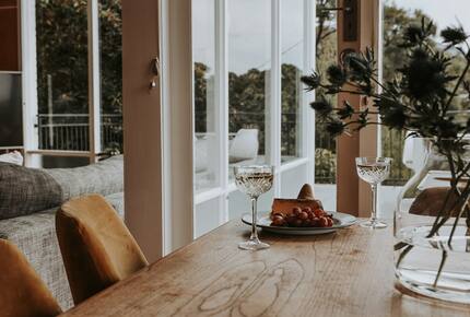 Midcentury Esmond Dorney Home with Sandy Bay Outlook - Sandy Bay, Australia