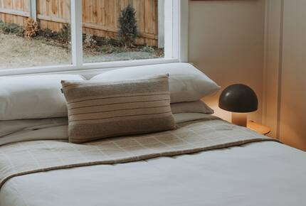 Midcentury Esmond Dorney Home with Sandy Bay Outlook - Sandy Bay, Australia