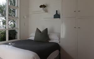 Midcentury Esmond Dorney Home with Sandy Bay Outlook - Sandy Bay, Australia