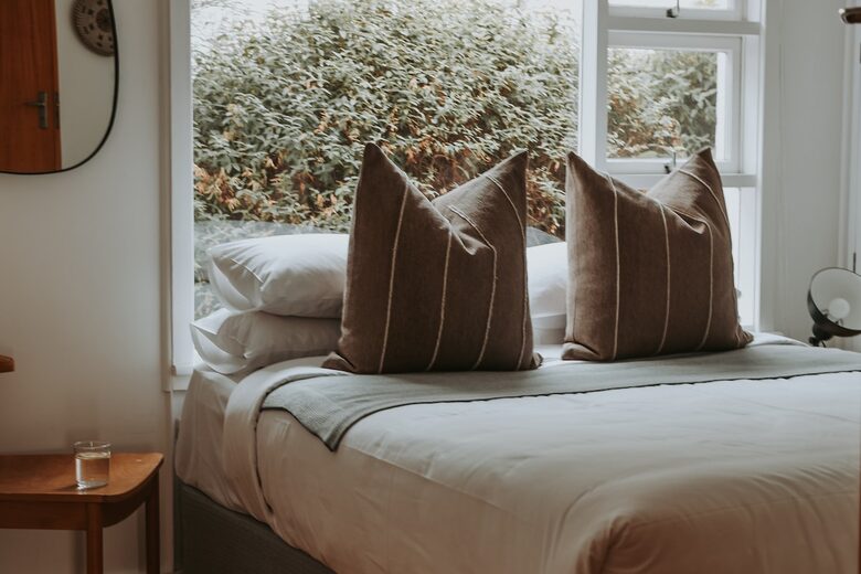 Midcentury Esmond Dorney Home with Sandy Bay Outlook - Sandy Bay, Australia