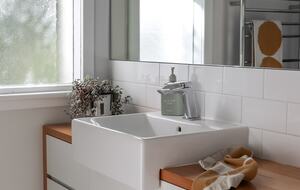 Midcentury Esmond Dorney Home with Sandy Bay Outlook - Sandy Bay, Australia