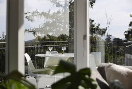 Midcentury Esmond Dorney Home with Sandy Bay Outlook - Sandy Bay, Australia