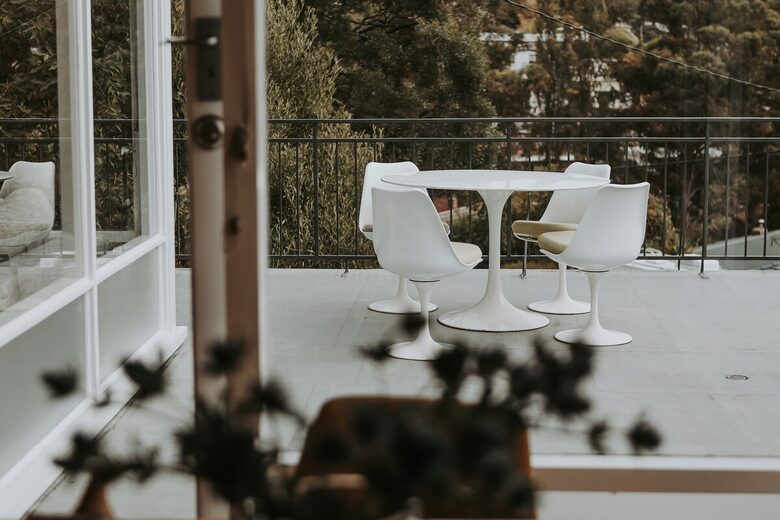 Midcentury Esmond Dorney Home with Sandy Bay Outlook - Sandy Bay, Australia