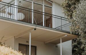 Midcentury Esmond Dorney Home with Sandy Bay Outlook - Sandy Bay, Australia