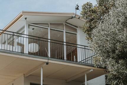 Midcentury Esmond Dorney Home with Sandy Bay Outlook - Sandy Bay, Australia