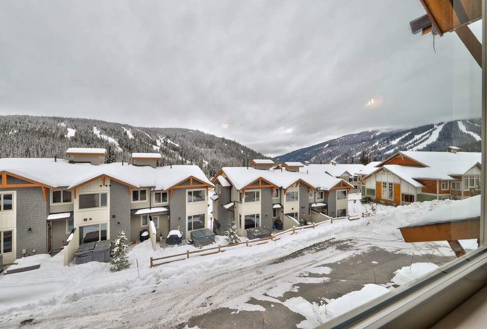 Ski-In Ski-Out Living at Echo Landing in Sun Peaks - Sun Peaks, Canada