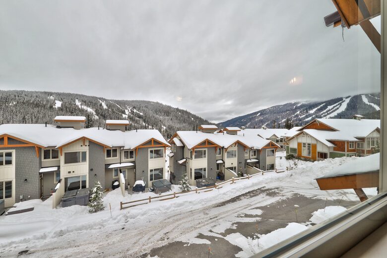 Ski-In Ski-Out Living at Echo Landing in Sun Peaks - Sun Peaks, Canada
