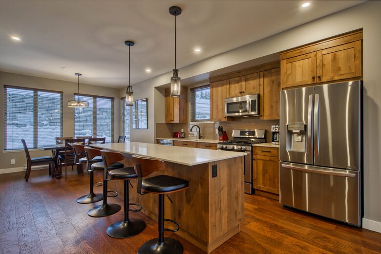 Ski-In Ski-Out Living at Echo Landing in Sun Peaks - Sun Peaks, Canada