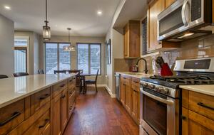 Ski-In Ski-Out Living at Echo Landing in Sun Peaks - Sun Peaks, Canada