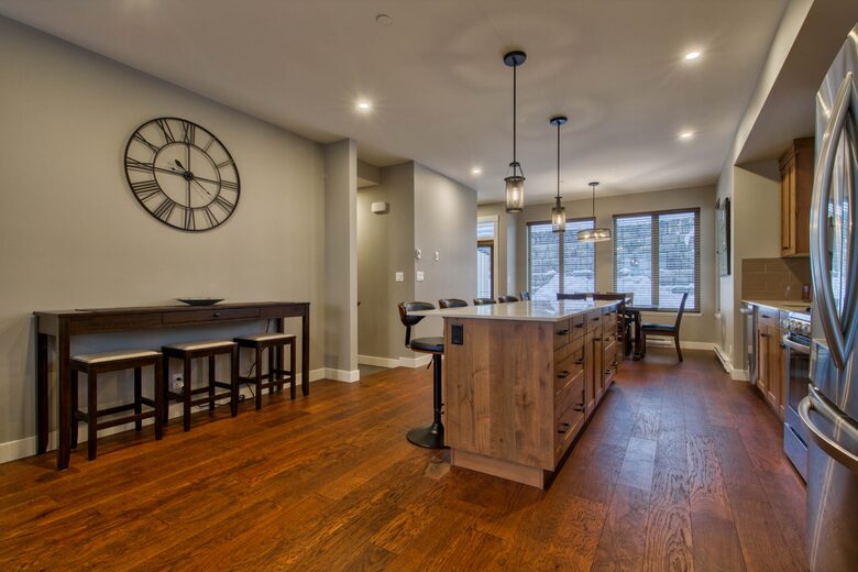 Ski-In Ski-Out Living at Echo Landing in Sun Peaks - Sun Peaks, Canada