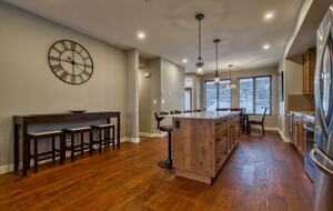 Ski-In Ski-Out Living at Echo Landing in Sun Peaks - Sun Peaks, Canada