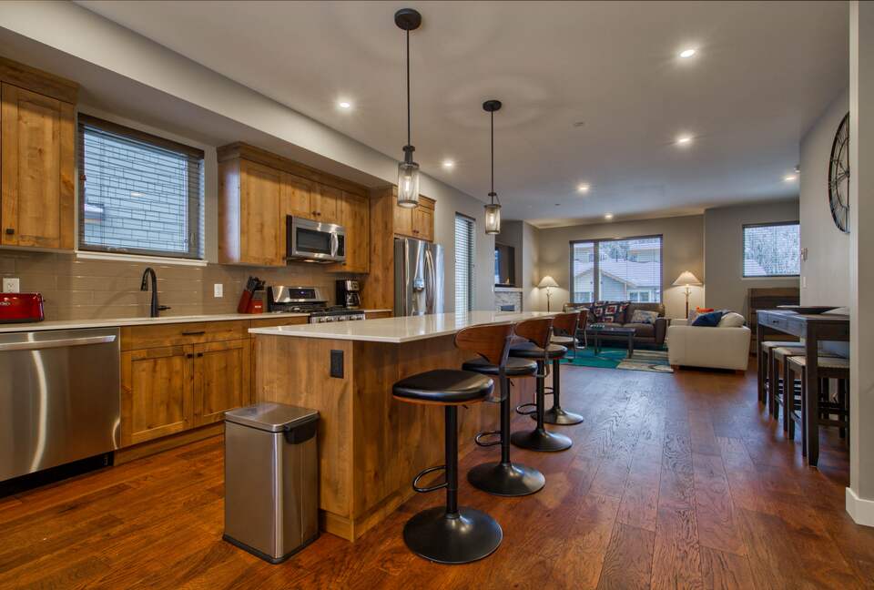 Ski-In Ski-Out Living at Echo Landing in Sun Peaks - Sun Peaks, Canada