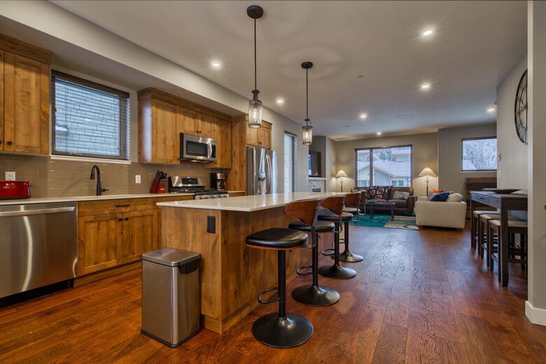 Ski-In Ski-Out Living at Echo Landing in Sun Peaks - Sun Peaks, Canada