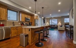 Ski-In Ski-Out Living at Echo Landing in Sun Peaks - Sun Peaks, Canada