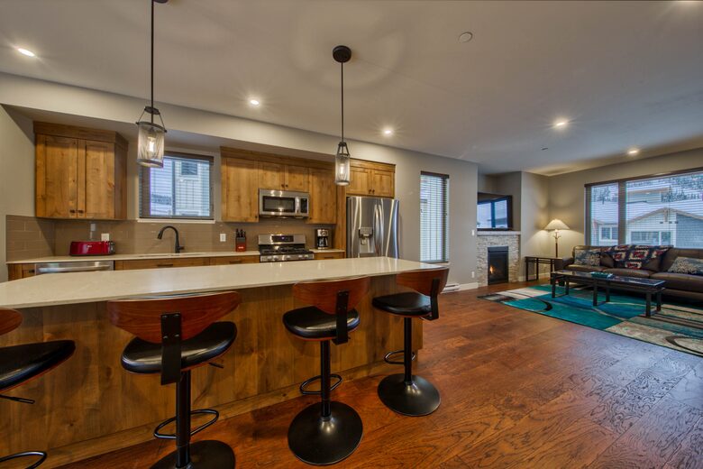 Ski-In Ski-Out Living at Echo Landing in Sun Peaks - Sun Peaks, Canada