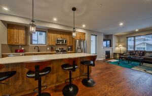 Ski-In Ski-Out Living at Echo Landing in Sun Peaks - Sun Peaks, Canada