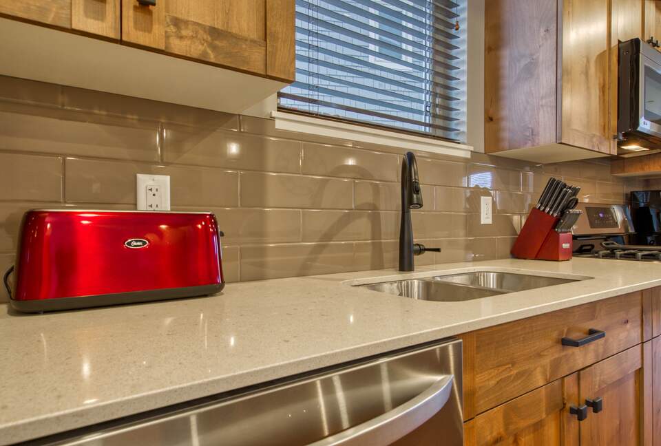 Ski-In Ski-Out Living at Echo Landing in Sun Peaks - Sun Peaks, Canada