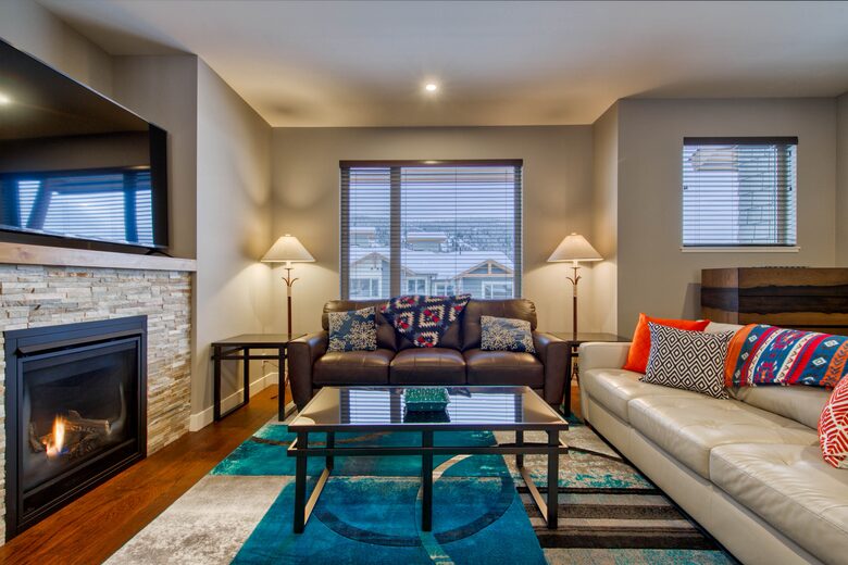 Ski-In Ski-Out Living at Echo Landing in Sun Peaks - Sun Peaks, Canada