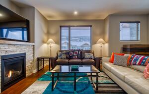 Ski-In Ski-Out Living at Echo Landing in Sun Peaks - Sun Peaks, Canada
