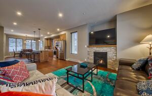 Ski-In Ski-Out Living at Echo Landing in Sun Peaks - Sun Peaks, Canada