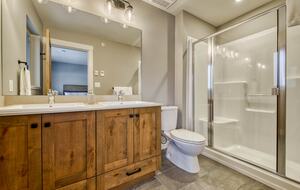 Ski-In Ski-Out Living at Echo Landing in Sun Peaks - Sun Peaks, Canada