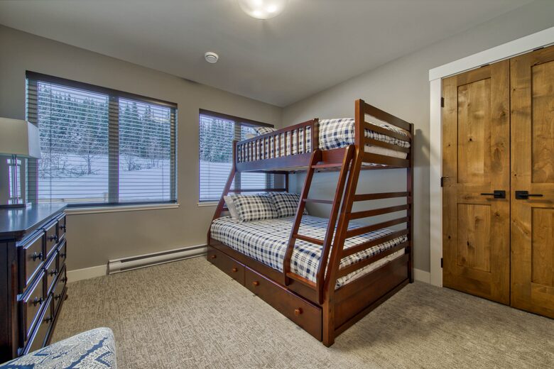 Ski-In Ski-Out Living at Echo Landing in Sun Peaks - Sun Peaks, Canada