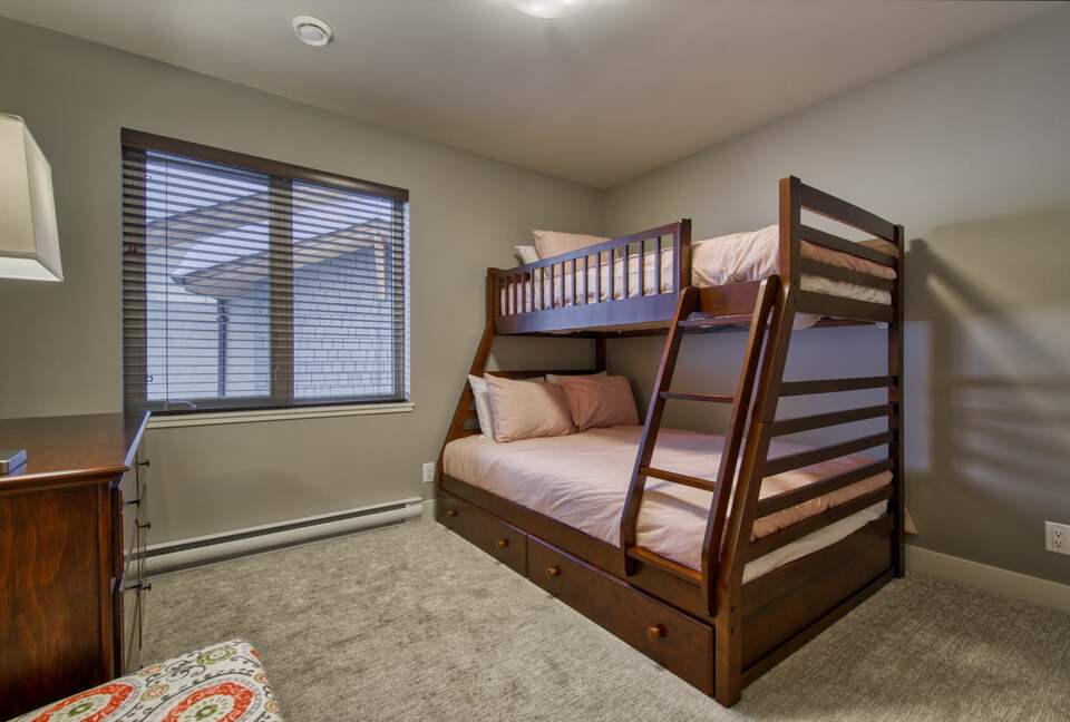 Ski-In Ski-Out Living at Echo Landing in Sun Peaks - Sun Peaks, Canada