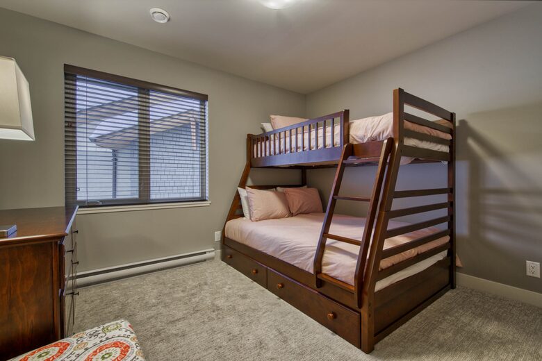 Ski-In Ski-Out Living at Echo Landing in Sun Peaks - Sun Peaks, Canada