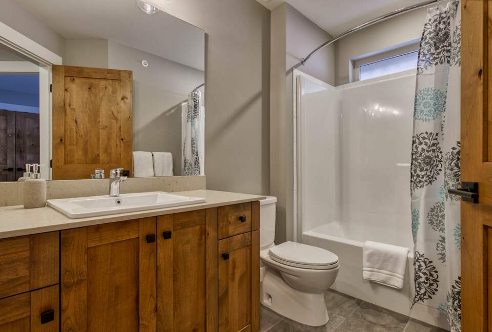 Ski-In Ski-Out Living at Echo Landing in Sun Peaks - Sun Peaks, Canada