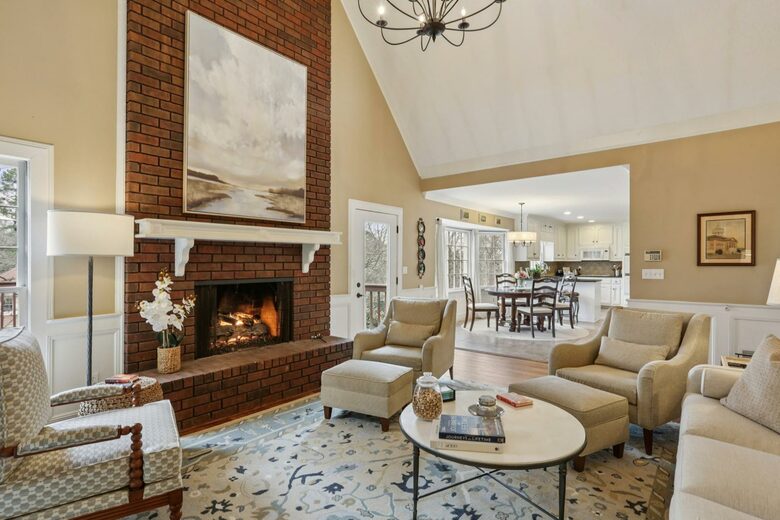 Luxury Cul-de-Sac Living in the Heart of Peachtree Corners - Norcross, Georgia