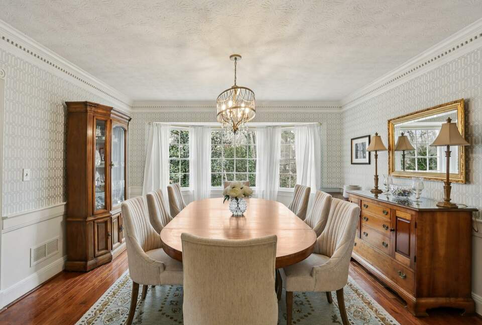 Luxury Cul-de-Sac Living in the Heart of Peachtree Corners - Norcross, Georgia