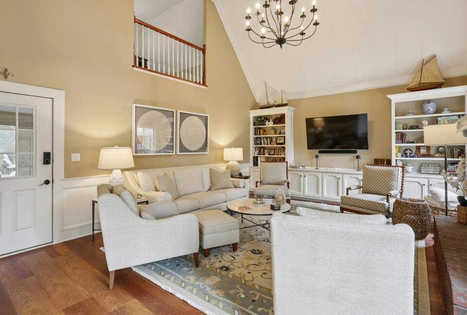 Luxury Cul-de-Sac Living in the Heart of Peachtree Corners - Norcross, Georgia