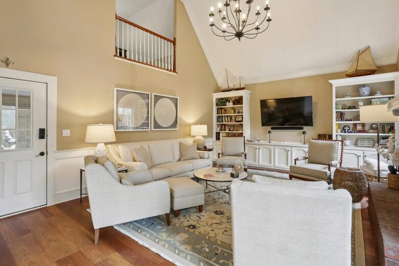 Luxury Cul-de-Sac Living in the Heart of Peachtree Corners - Norcross, Georgia